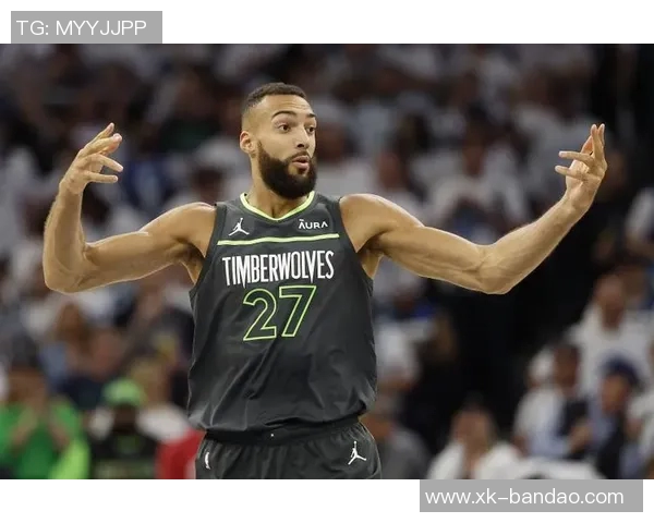 华子称赞戈贝尔为防守核心他的存在让球队在比赛中更有胜算